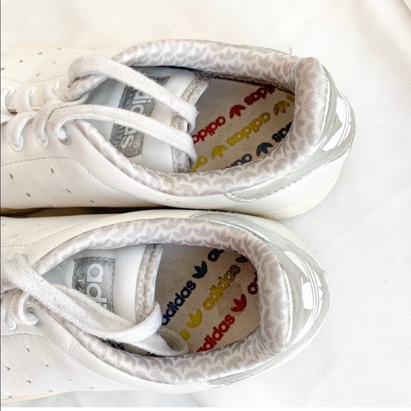 Adidas Stan Smith white silver leather shoes. - Picture 3 of 3